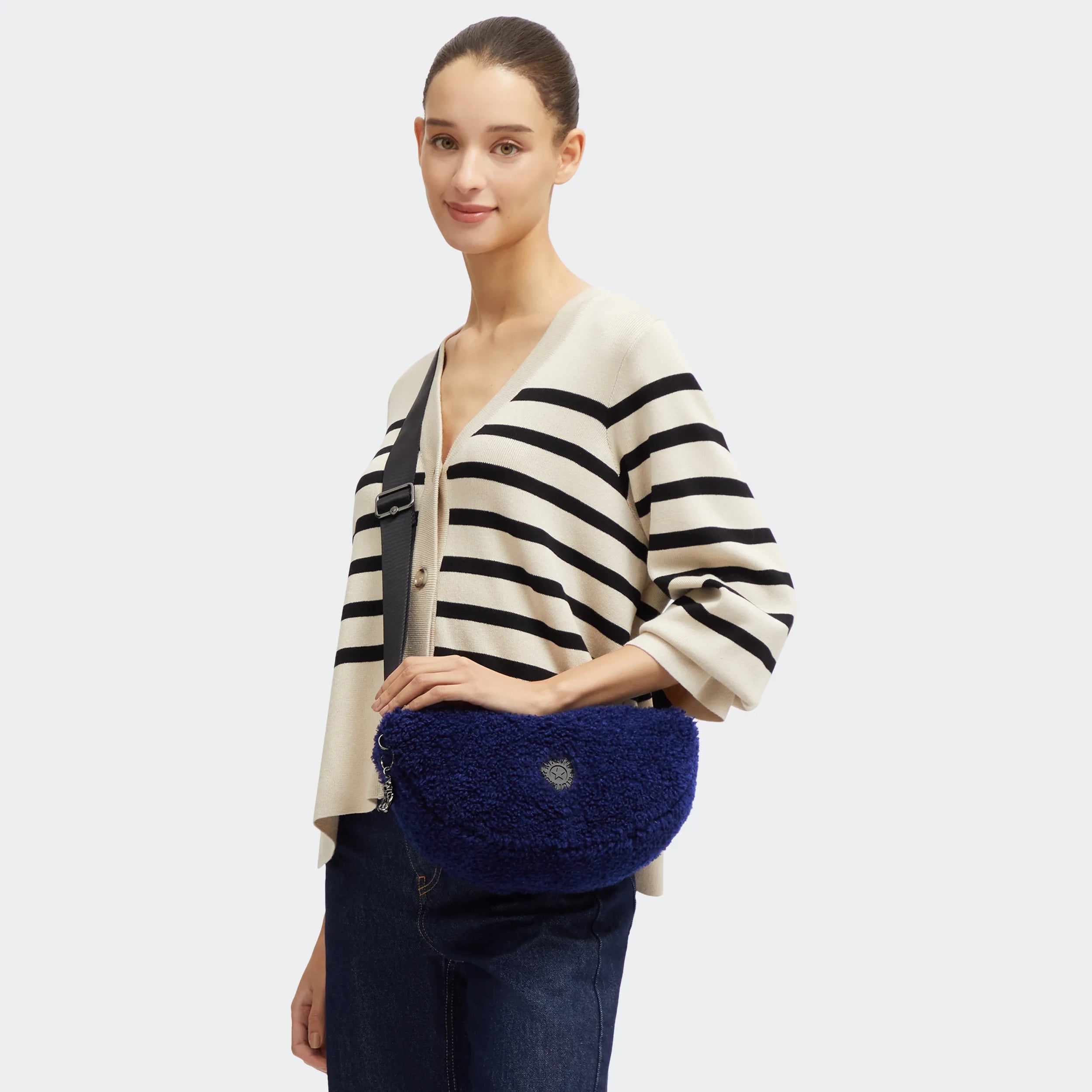 Julissa Small Fuzzy Crescent Crossbody Bag - 图片 7